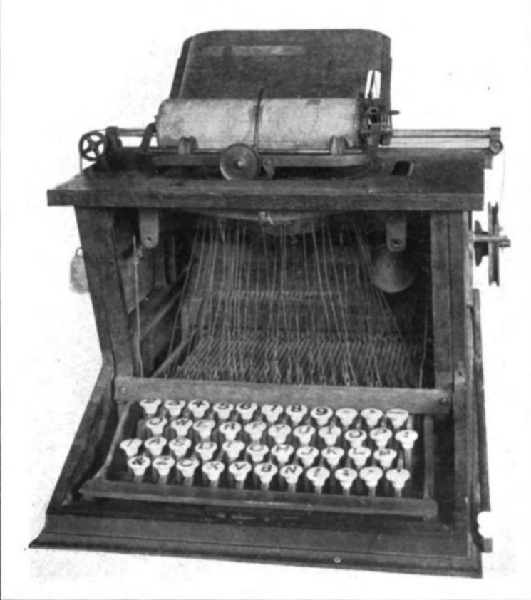 Prototyp pierwszej maszyny do pisania, która odniosła sukces komercyjny, Sholes and Glidden (1873) – z pierwszą klawiaturą QWERTY